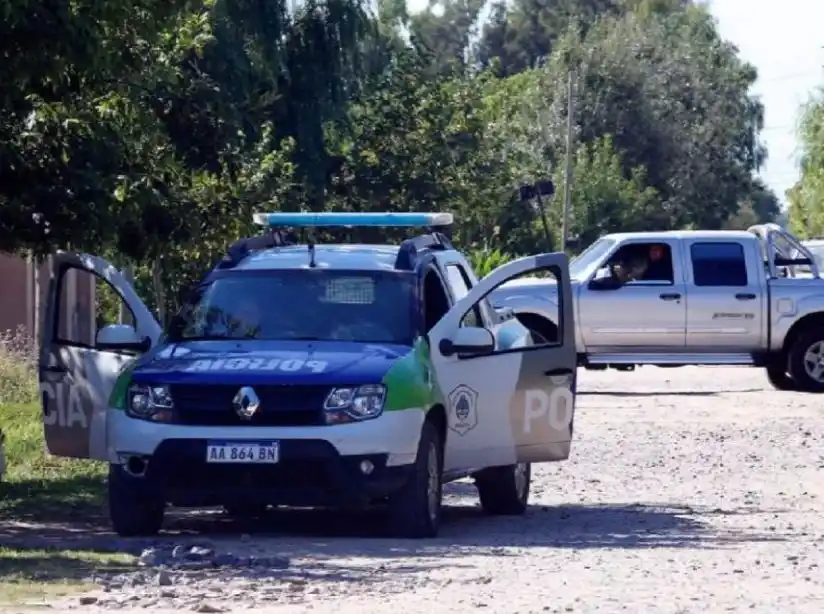 Un hombre le pegó e intentó ahogar a su pareja y al vecino que la salvó