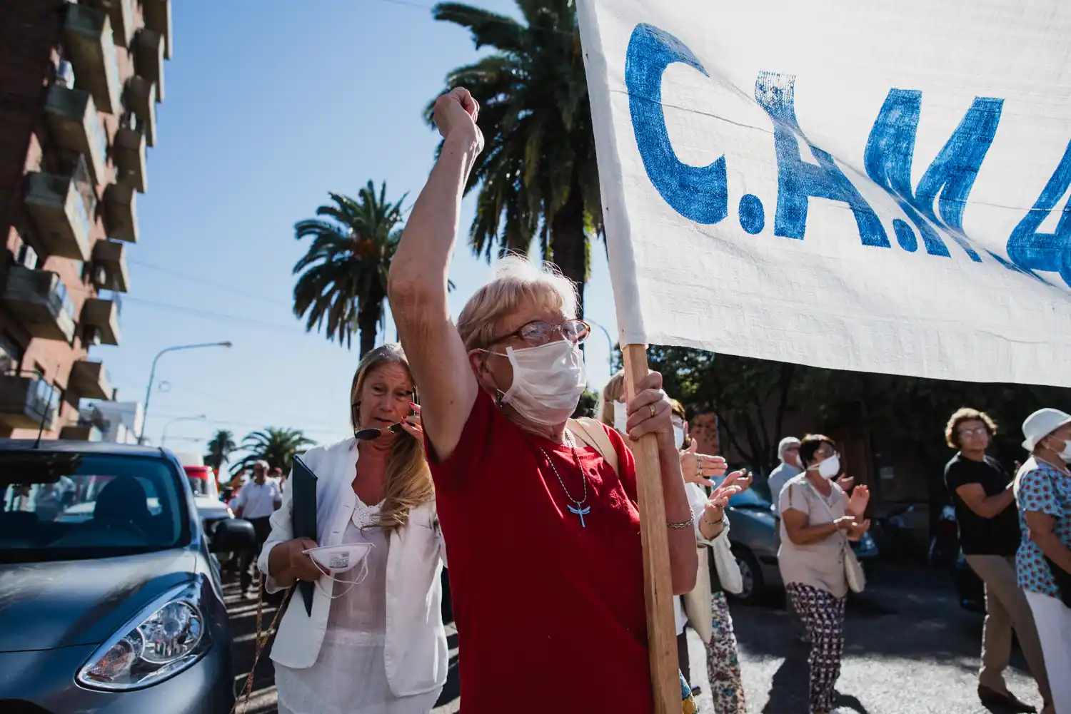 Con el apoyo de todo el arco político, los afiliados marchan por cuarta vez al PAMI