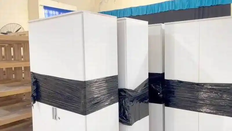 Establecimientos educativos de la Delegación 
Zonal Las Lomitas recibieron mobiliario