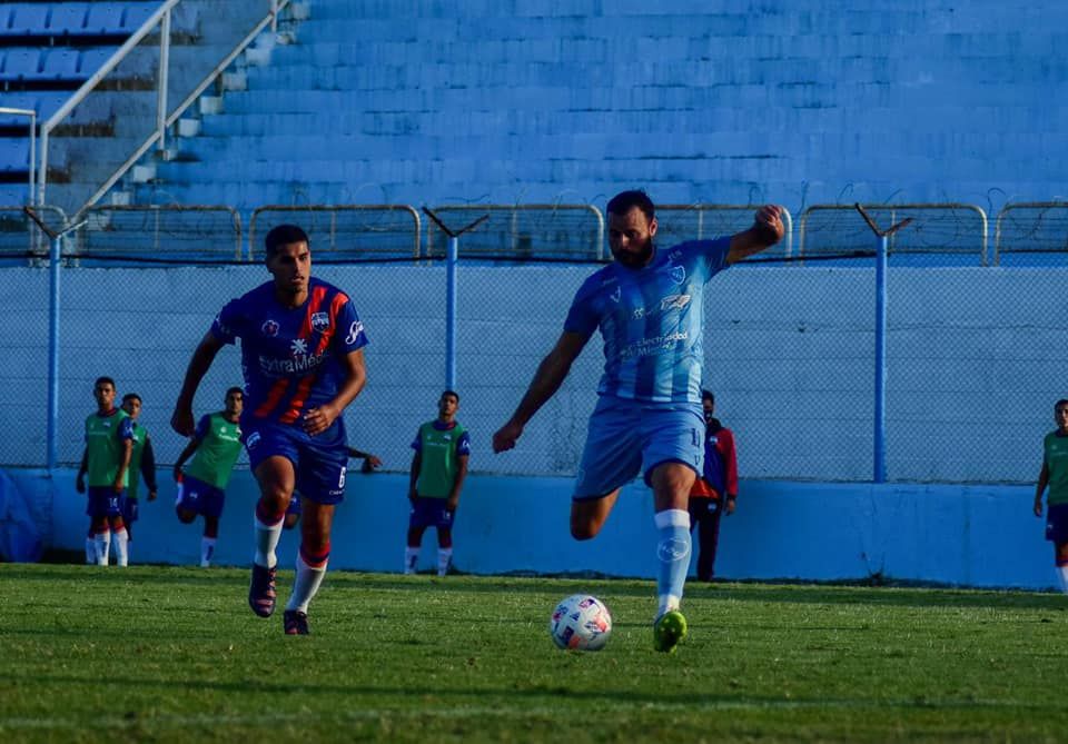 B Metropolitana: “Piti” Gómez volvió a ser titular en Defensores Unidos y marcó un gol en el triunfo en Zárate