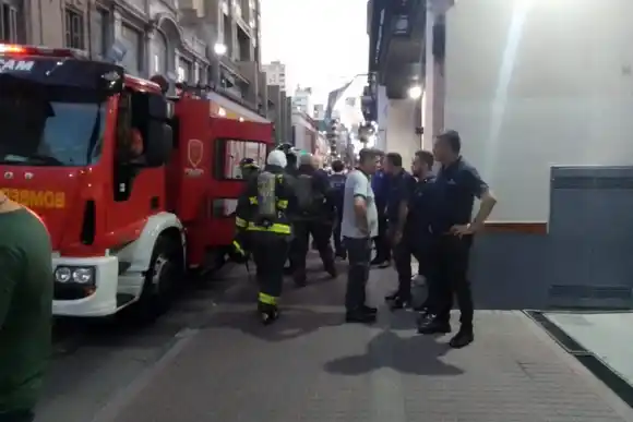 Rosario: dos ataques con bombas molotov contra sedes gremiales en el centro de la ciudad