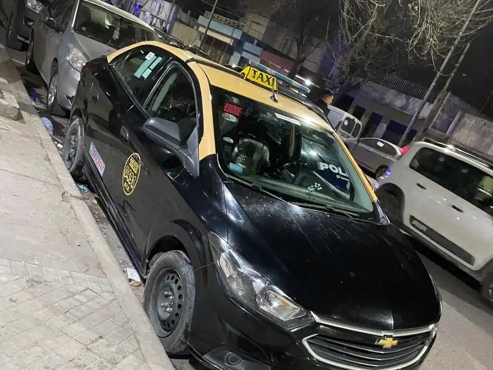 Robó la llave de un taxi y fue detenido tras un operativo en zona sur.