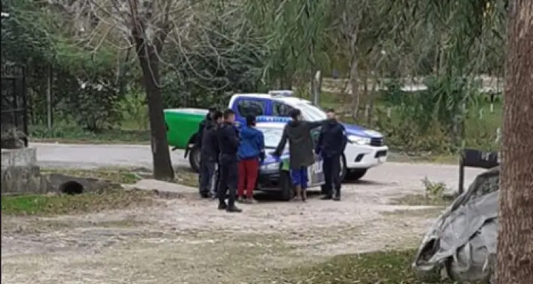 Aprehendieron a tres adolescentes que intentaron robarle a dos menores que estaban pescando