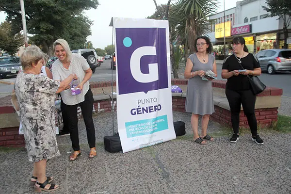 Reconocimientos a mujeres de diferentes ámbitos y marcha