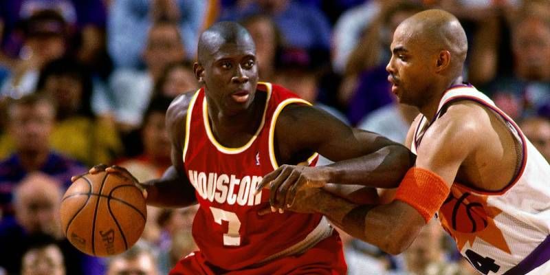 ROBARON anillos NBA de Carl Herrera y pide ayuda para recuperarlos
