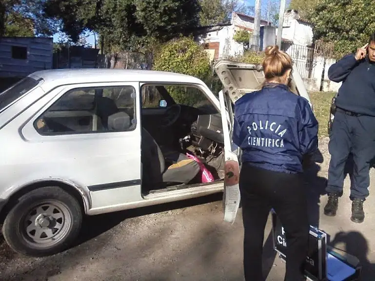 Le robaron el auto, salió a buscarlo y lo encontró antes que la policía