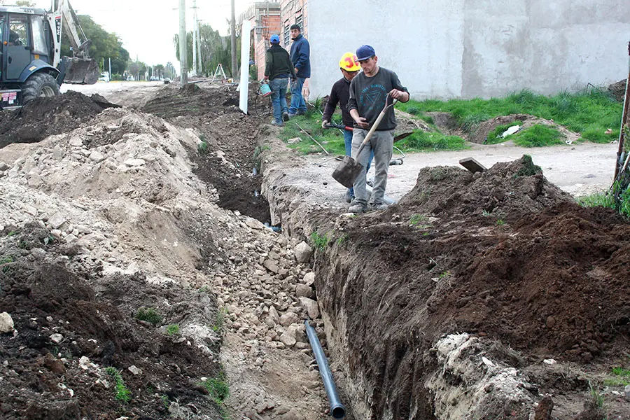 Avanzan las obras de cloacas y agua en el barrio Terminal