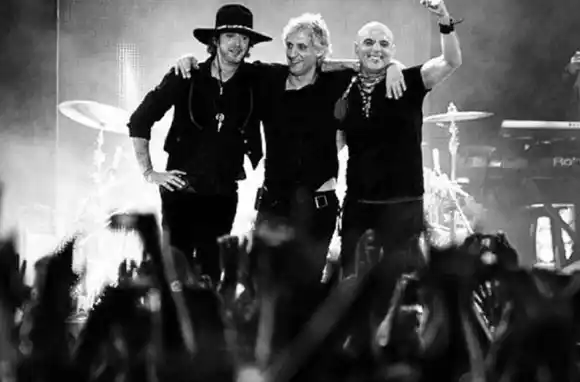 El guitarrista de Bowie dice que Soda Stereo "merece un lugar" en el Salón de la Fama del Rock and Roll