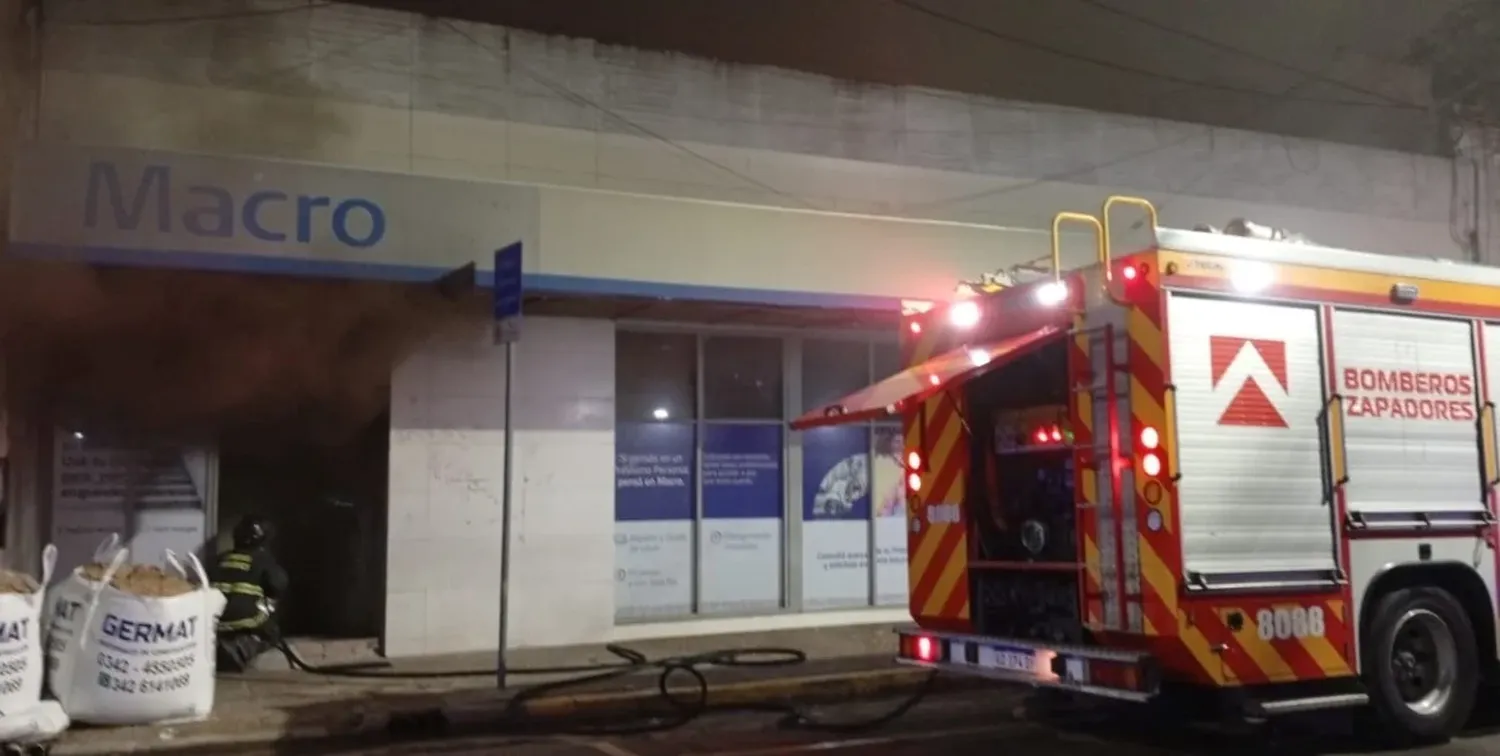 Susto en Recoleta: se incendió una sucursal bancaria en Santa Fe