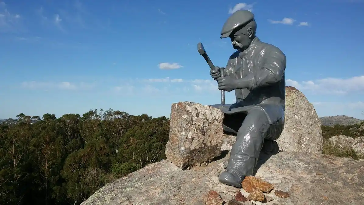 monumento al picapedrero tandil