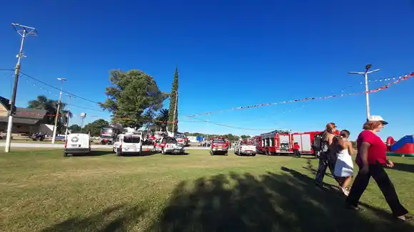 Bomberos de Villa Domínguez acompañó los 25 años de la Escuela de Cadetes de San José