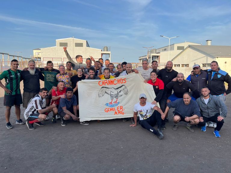 El equipo de Los Caranchos durante un entrenamiento en la Granja Penal.