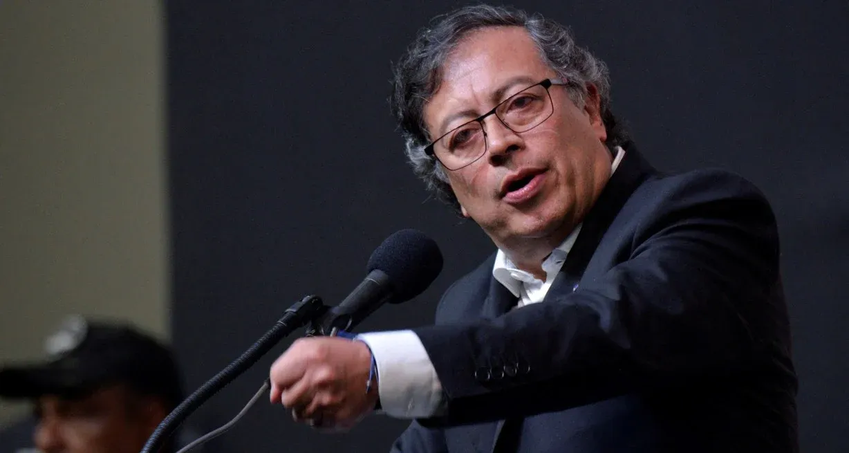Desde que asumió, en agosto 2022, Petro impulsa, con apoyo del Congreso, un plan de "paz total" para desarmar a todas las organizaciones ilegales.. Foto: Reuters.
