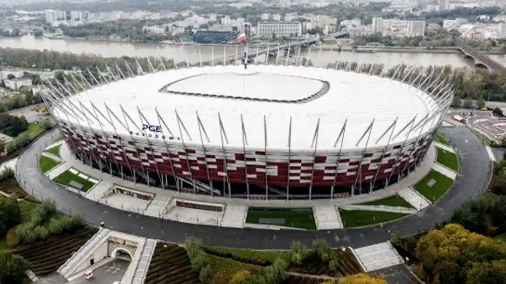 Covid: Polonia transforma su mayor estadio en un hospital