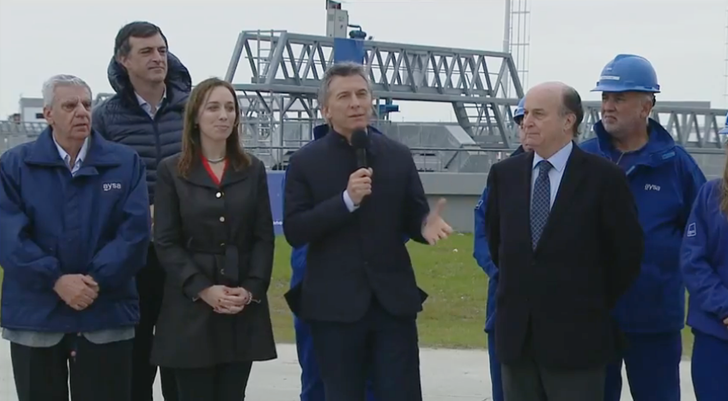 Macri inauguró planta depuradora en Villa Fiorito: "Si hay uno que se tira a chanta, lo pagamos todos"