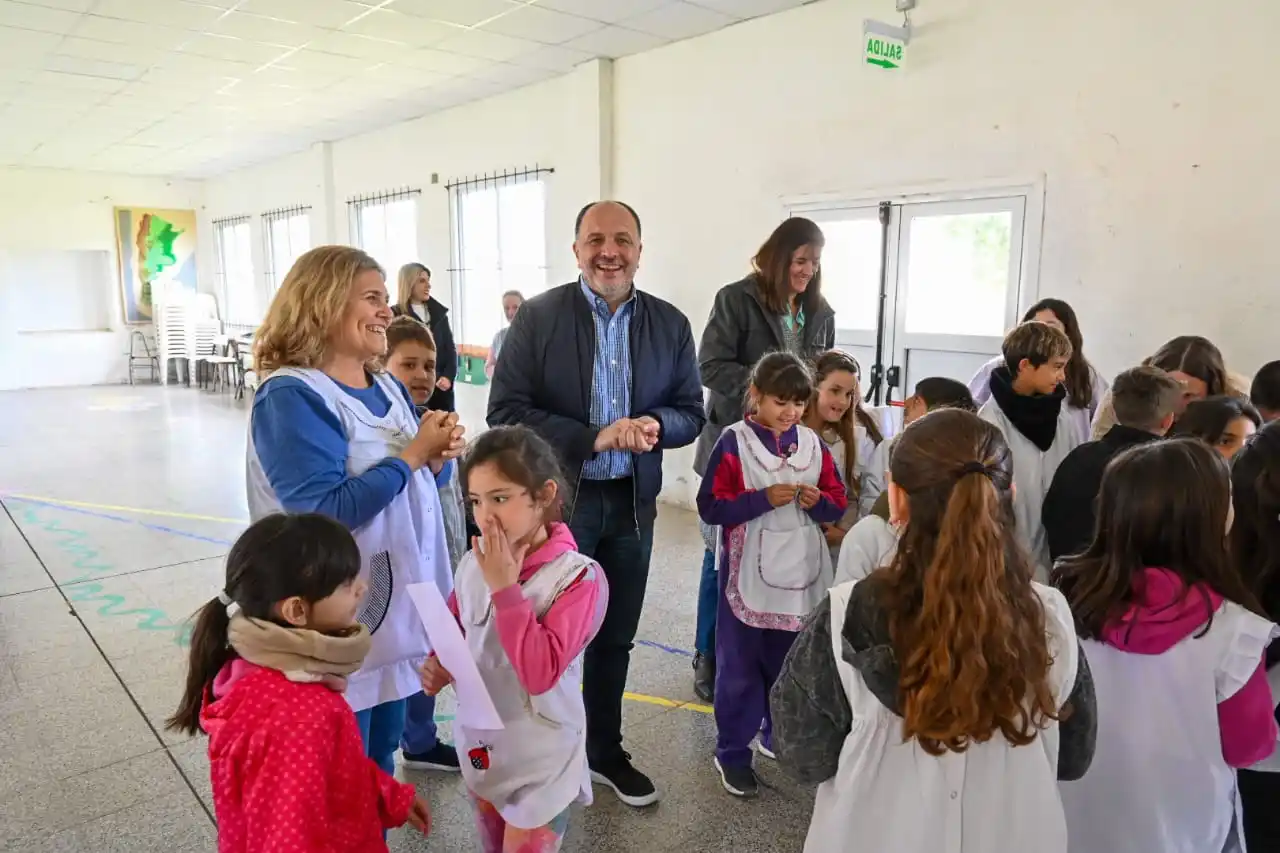 El intendente Pablo Garate Inauguro Importante Obra de Gas en Escuela Nº25 de Copetonas