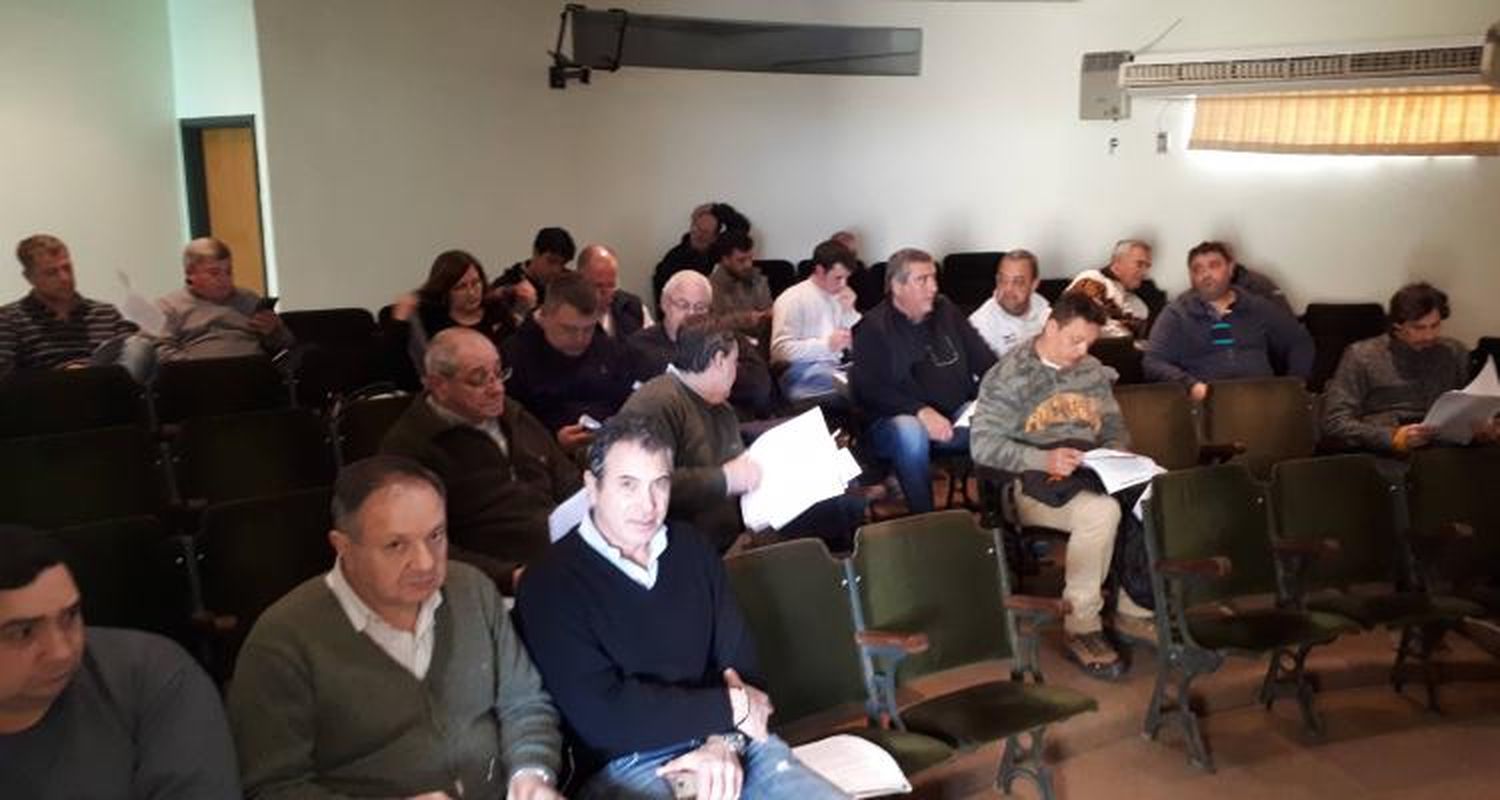 Comerciantes piden al Concejo que revea el proyecto que restringirá circulación de camiones en el centro