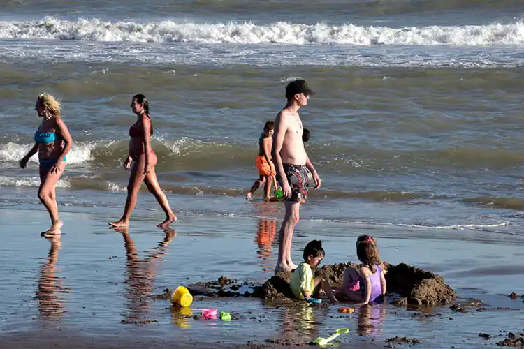Turistas de todo el país llegaron al balneario San Cayetano