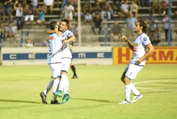 Juventud cortó la mala racha, venció a Riestra y tomó oxígeno 