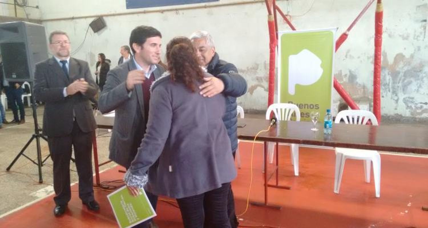 Quienes son los vecinos que podrán retirar y firmar sus escrituras