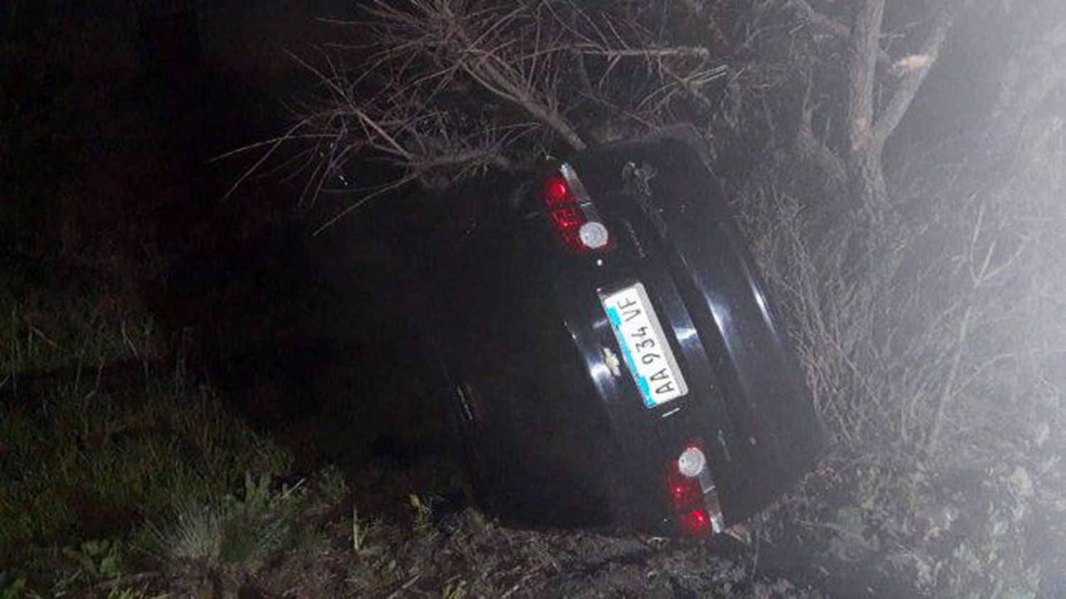 Volcaron en la Autovía 14: de milagro no cayeron con el auto a un bañado