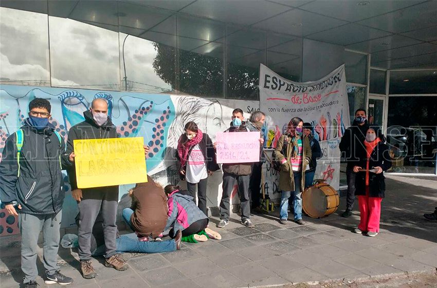 Denuncian que "cientos" de suplentes quedarían desempleados ante el regreso a las aulas de docentes vacunados