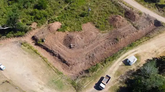 Trabajos de nivelación en el Canal de los Ingleses para mejorar el escurrimiento del agua