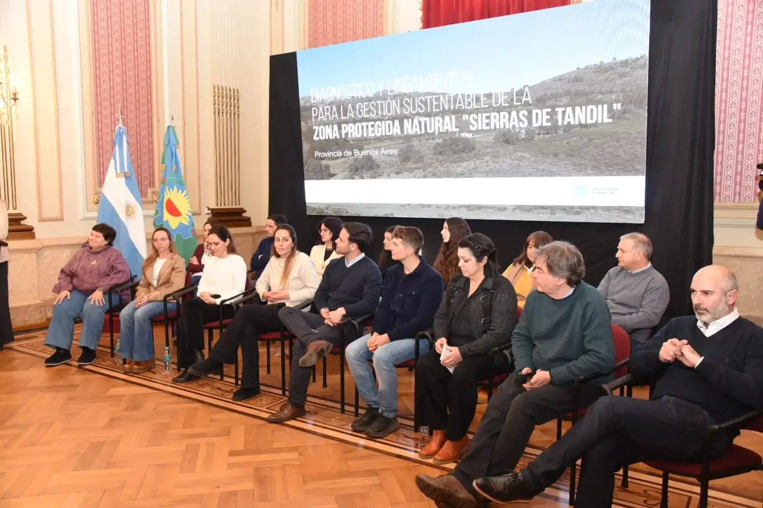 El equipo de la Unicen y profesionales que trabajaron en los lineamientos para el Plan de Manejo.