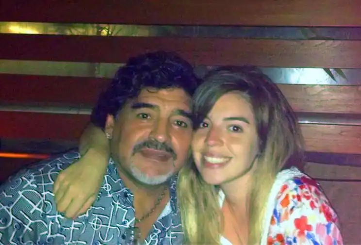 Dalma Maradona no le da permiso a su padre para venir al país