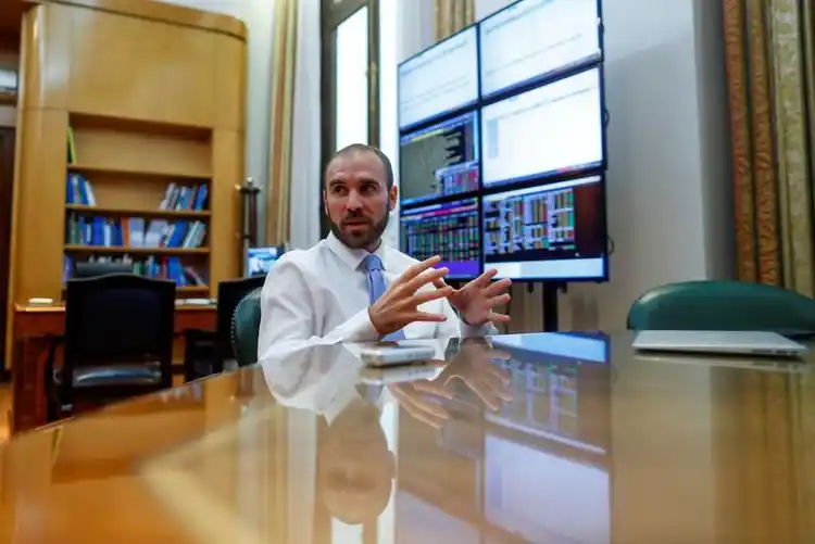 Guzmán atribuyó la suba del dólar a la negociación por la deuda
