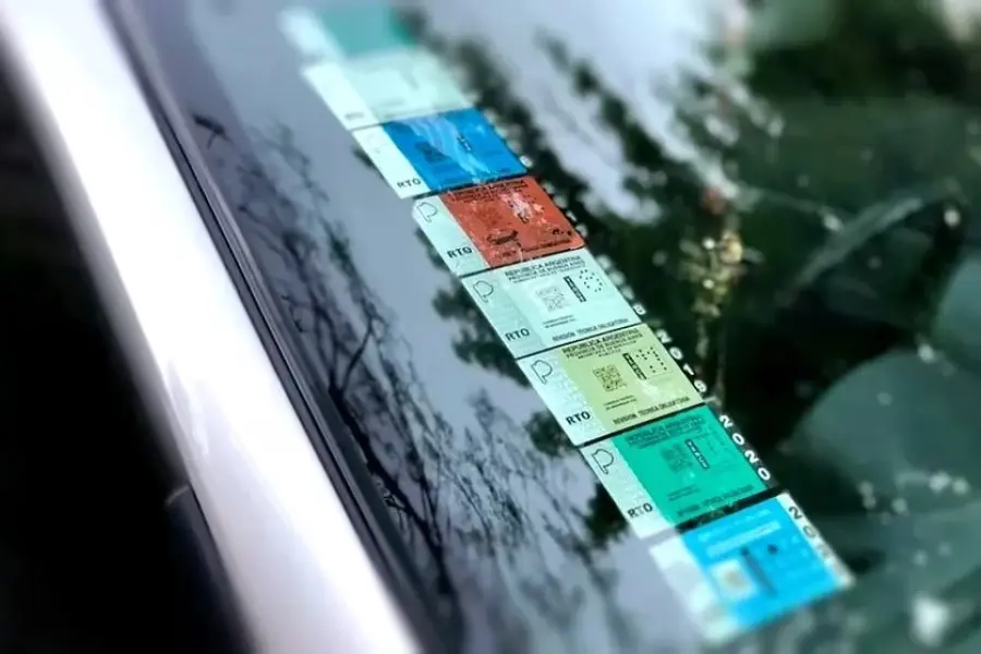 ¿Se puede circular sin VTV y el seguro del auto?: las dudas que generó el DNU