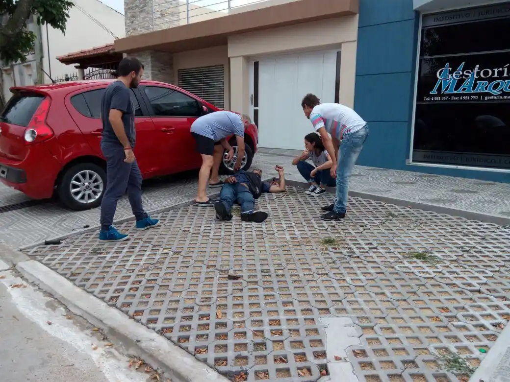 Tenía droga y un arma blanca entre sus pertenencias