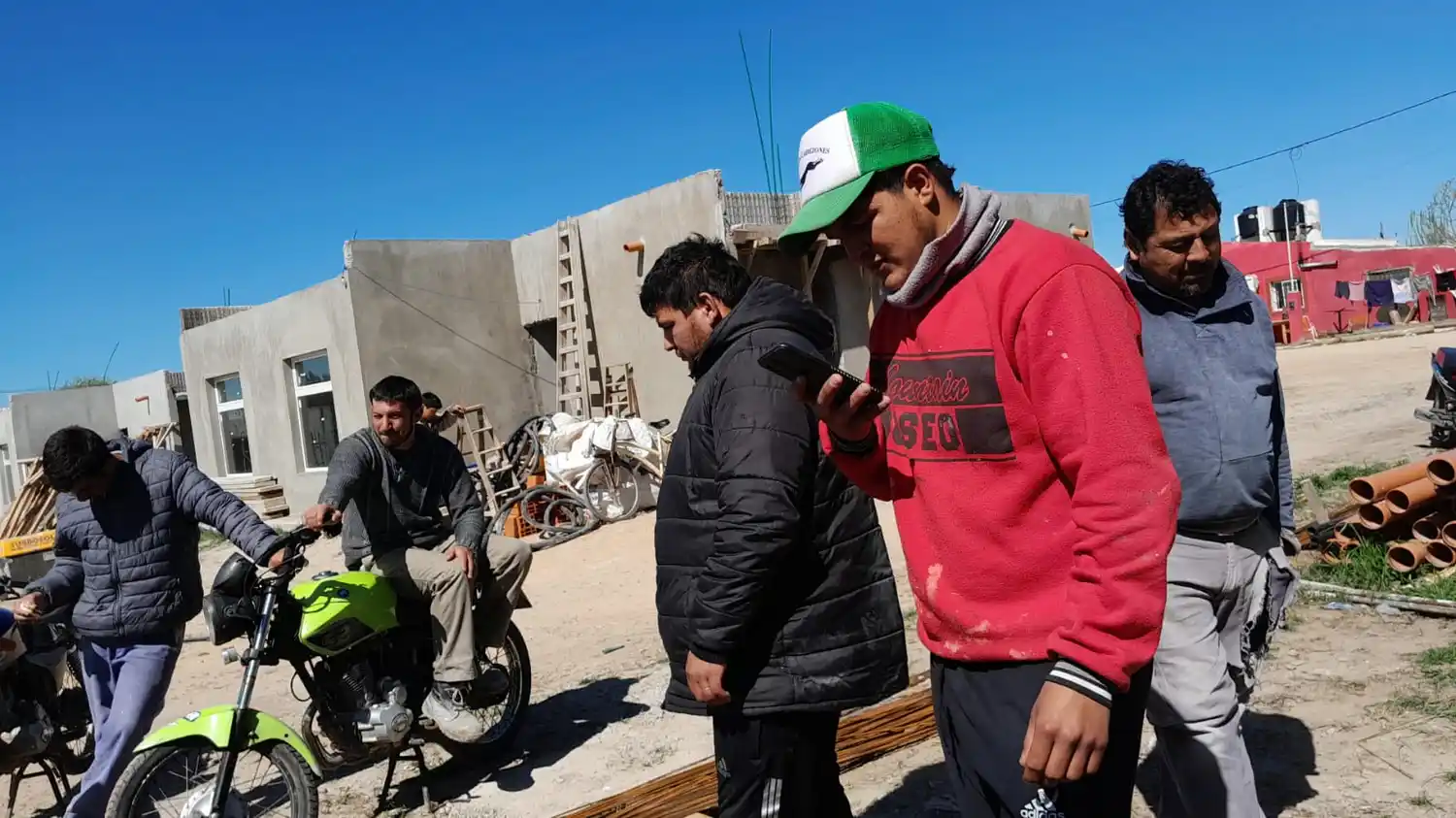 Paro en las 25 viviendas que se construyen en Río Tala: “Hace 7 días que no pagan la quincena”