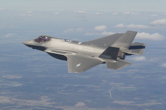 Demasiado caro para repararlo, Corea del Sur retira un F-35 dañado por impacto de ave