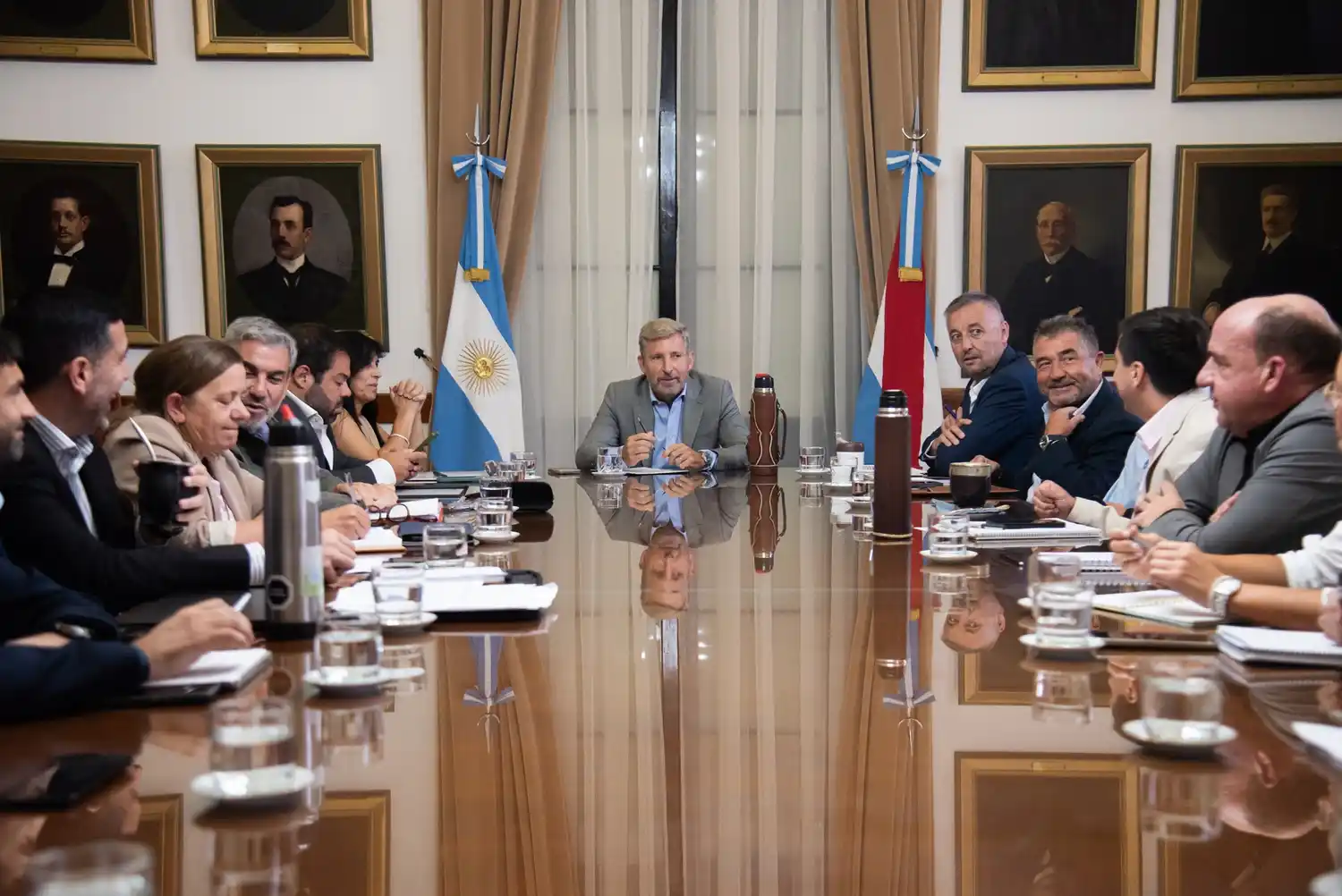 Frigerio encabezó una reunión de gabinete con definiciones clave en educación, salud y agenda institucional