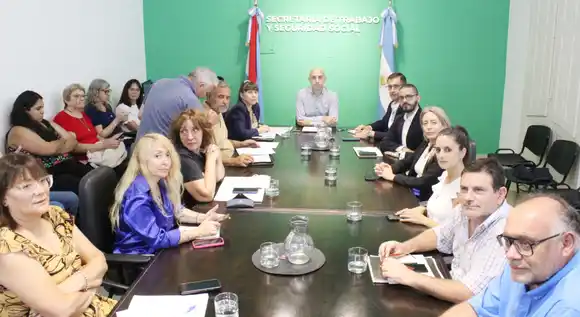 La provincia acordó un nuevo aumento salarial con trabajadores estatales