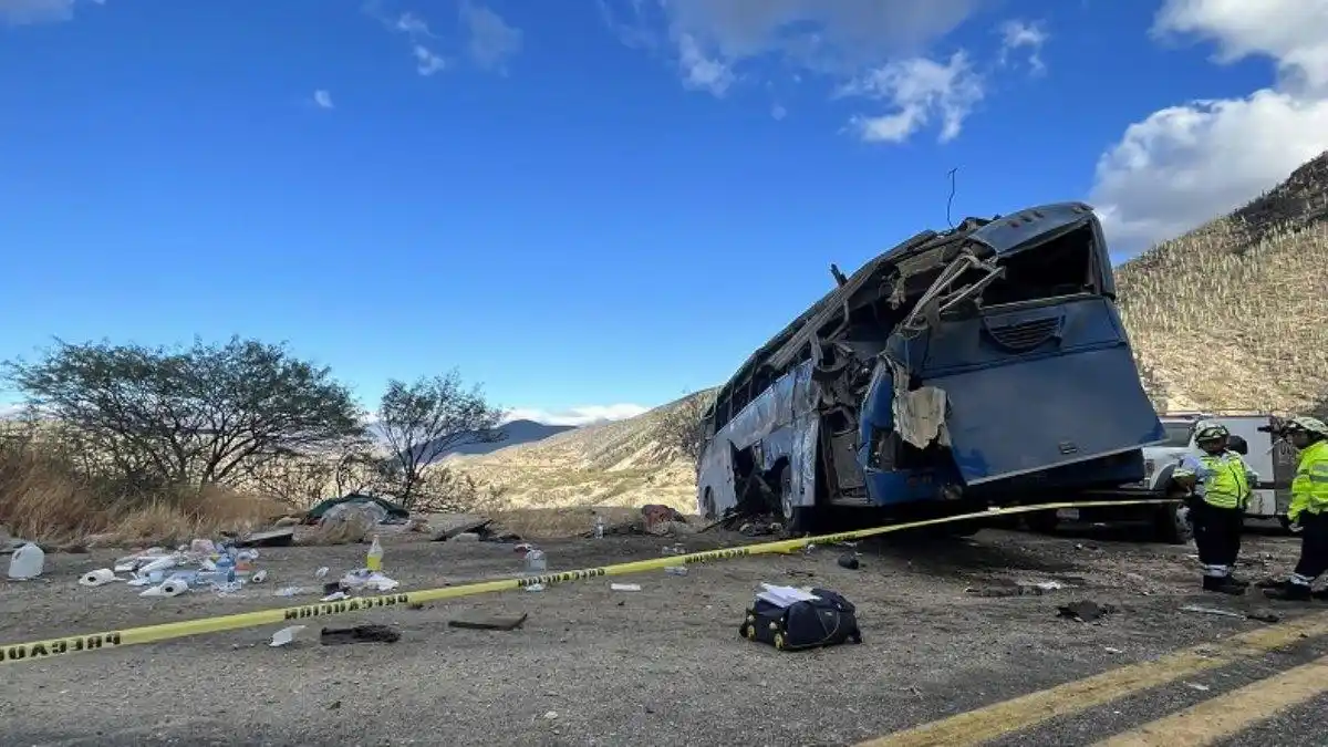 Accidente en autobús de migrantes deja al menos 17 muertos en México