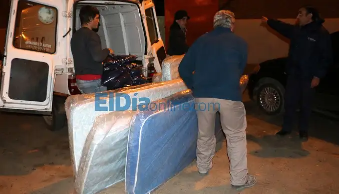 Ya son 12 los evacuados en los galpones del puerto 