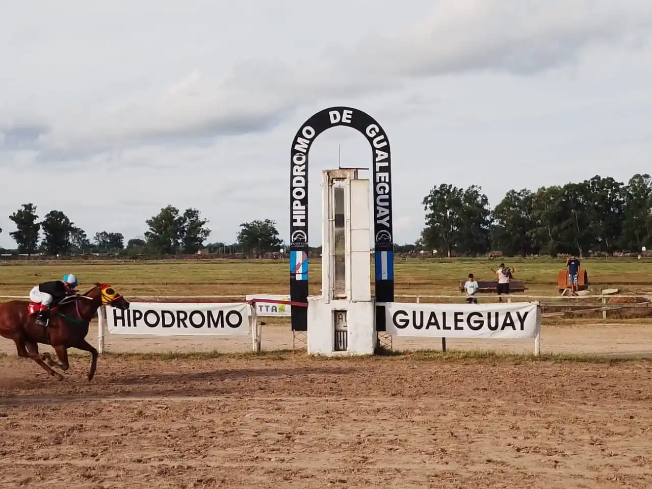 Turf: Radiante Boy y Noah Tom, los ganadores de la Copa Criadores