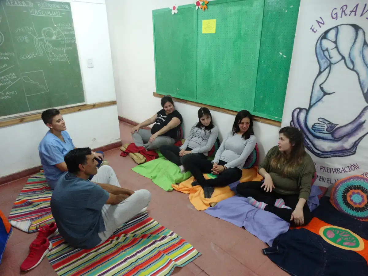 Policías y doulas para acompañar a las futuras mamás  