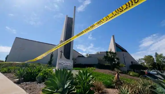 ¡VAN TRES EN MENOS DE 24 HORAS!  Tiroteo en una iglesia en California deja al menos un muerto y 4 heridos