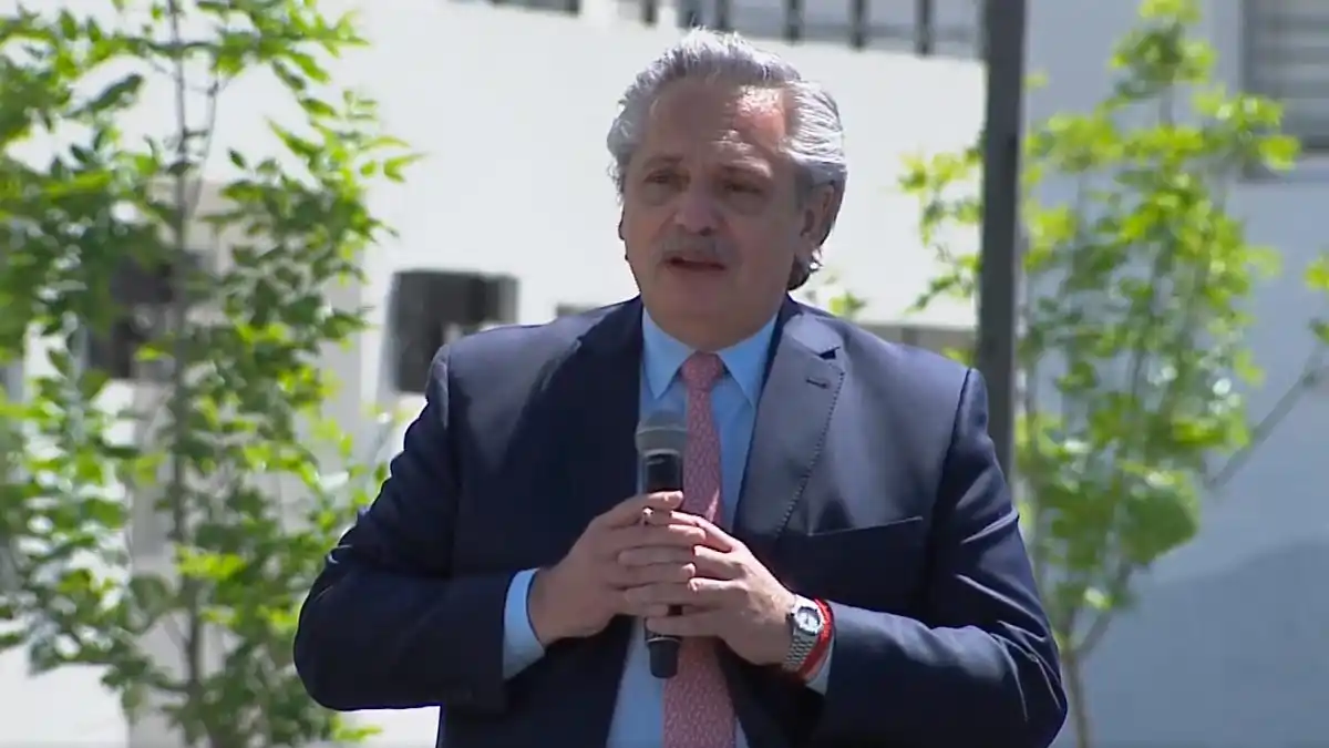 Alberto Fernández encabeza acto de entrega de viviendas en Ezeiza