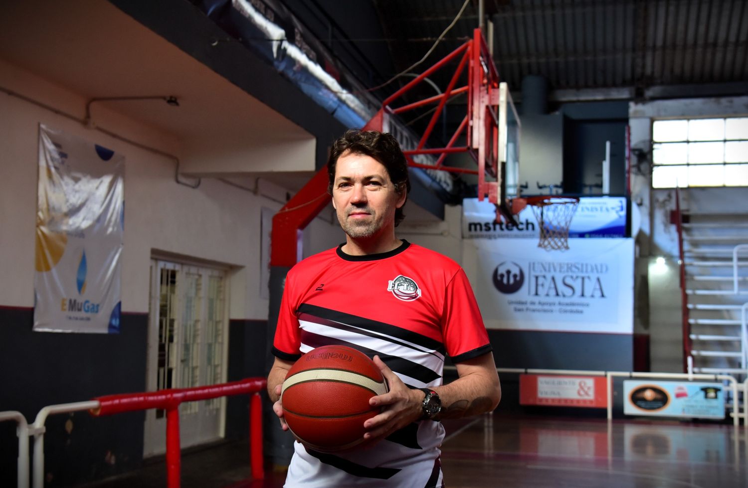 El entrenador del "Albo", Lisandro Salles.