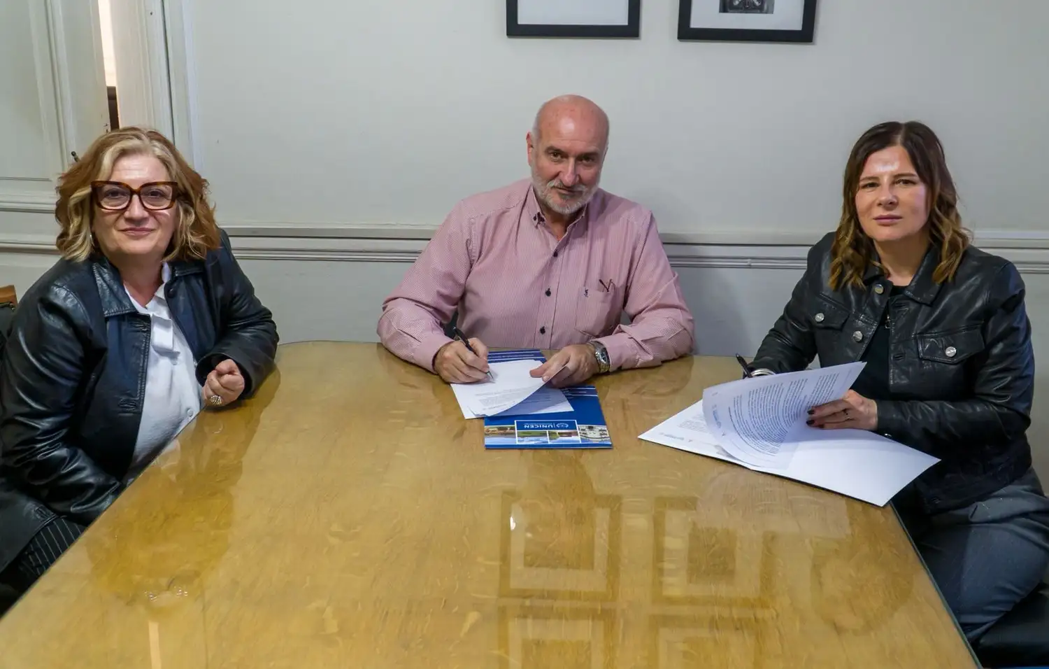 El convenio fue firmado por Marcelo Aba y Florencia Saintout