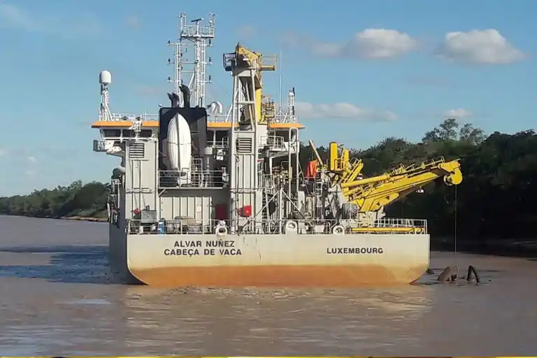 Seguiría Jan de Nul dragando el Paraná