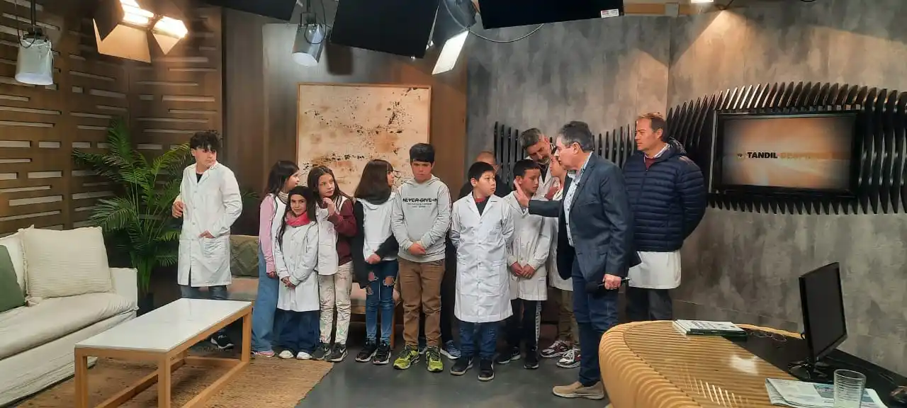Los chicos de las escuelas 59 y 504 en Eco TV.
