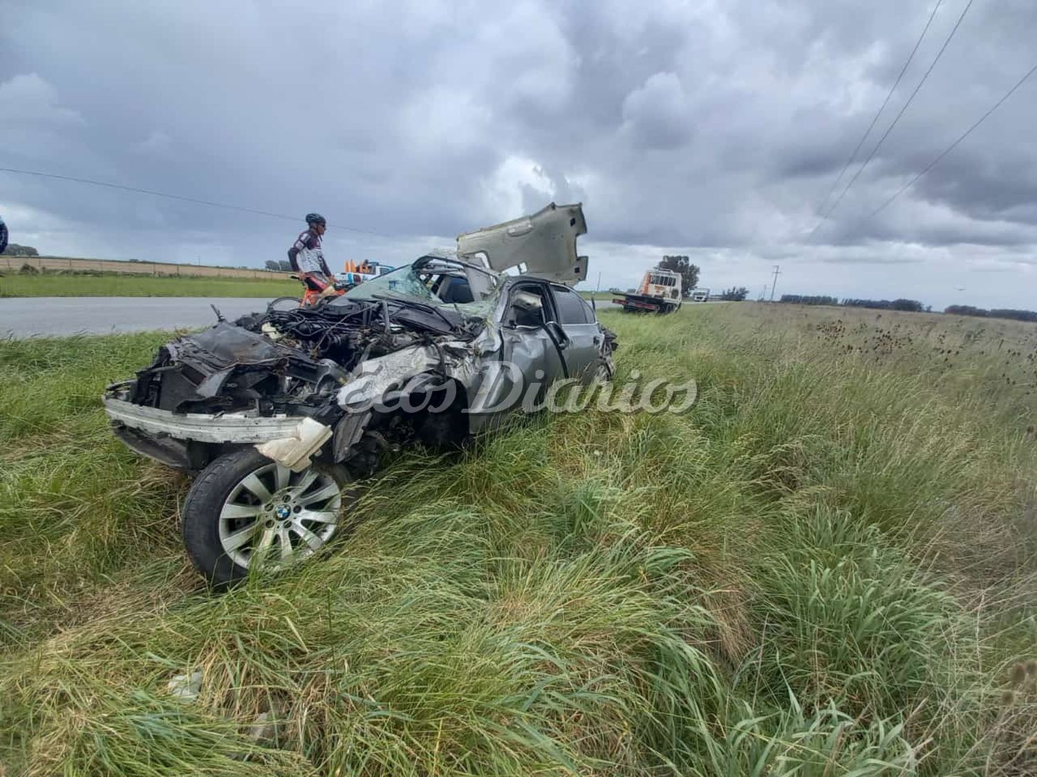 El auto en el que murieron dos jóvenes loberenses quedó dentro de un establecimiento rural.