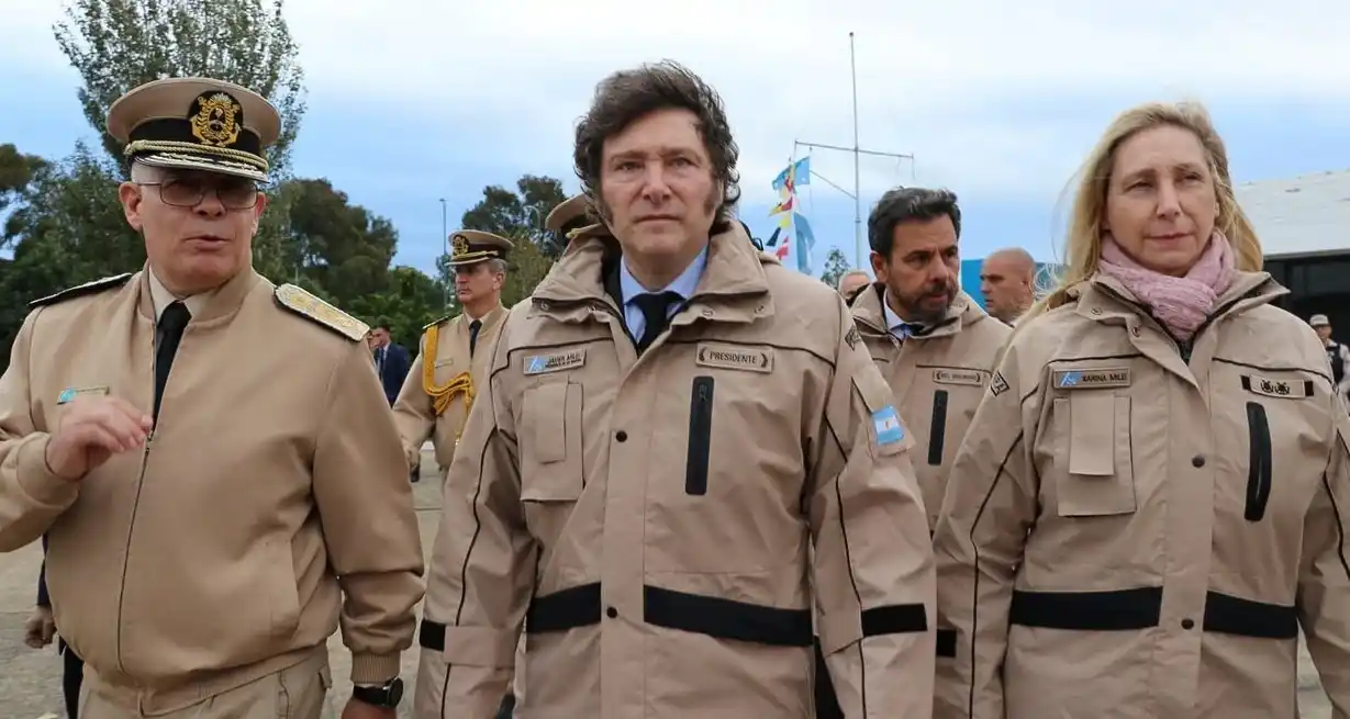 Milei recibió el buque Cutter James de la Guardia Costera de Estados Unidos que realizará tareas de patrullaje contra la pesca ilegal en aguas del Atlántico Sur.