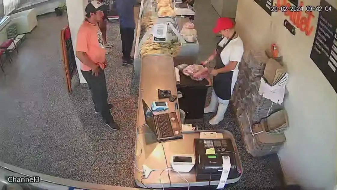 Bahía Blanca: simuló ser un cliente y asaltó una carnicería (video)