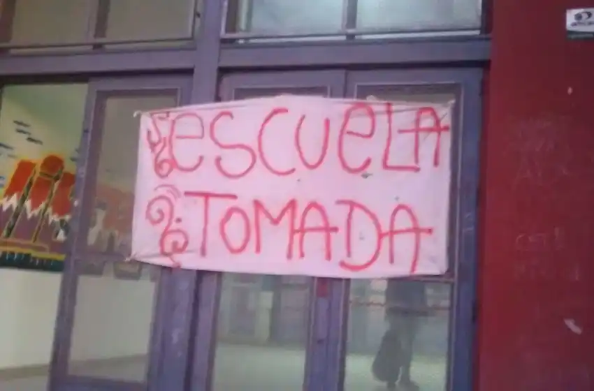 Alumnos tomaron la Escuela N° 15 en reclamo de "condiciones dignas"